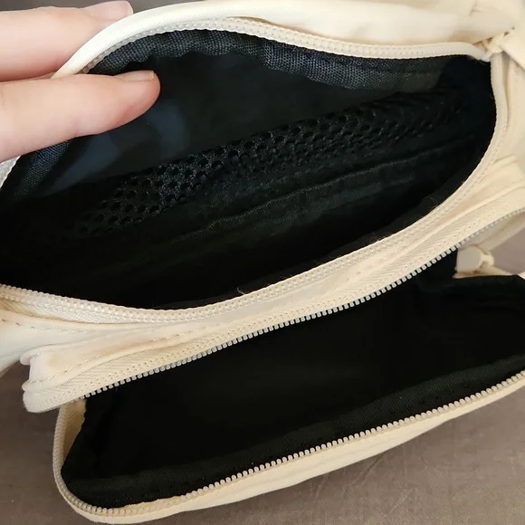 Fabletics Belt bag cream colored - Picture 8 of 12